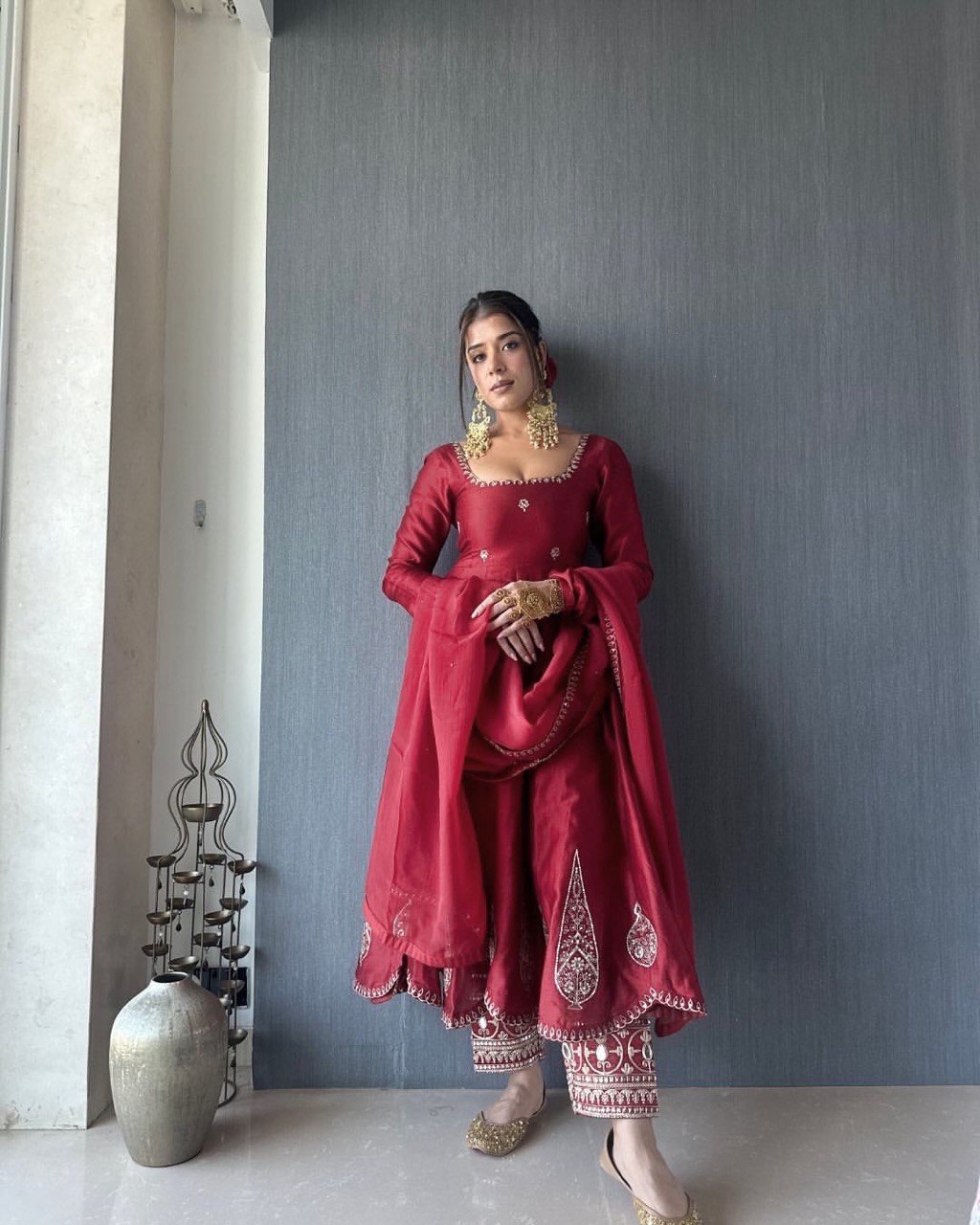 GRACEFUL DESIGNER ANARKALI SET IN NATURAL CREPE WITH THREAD & SEQUIN WORK