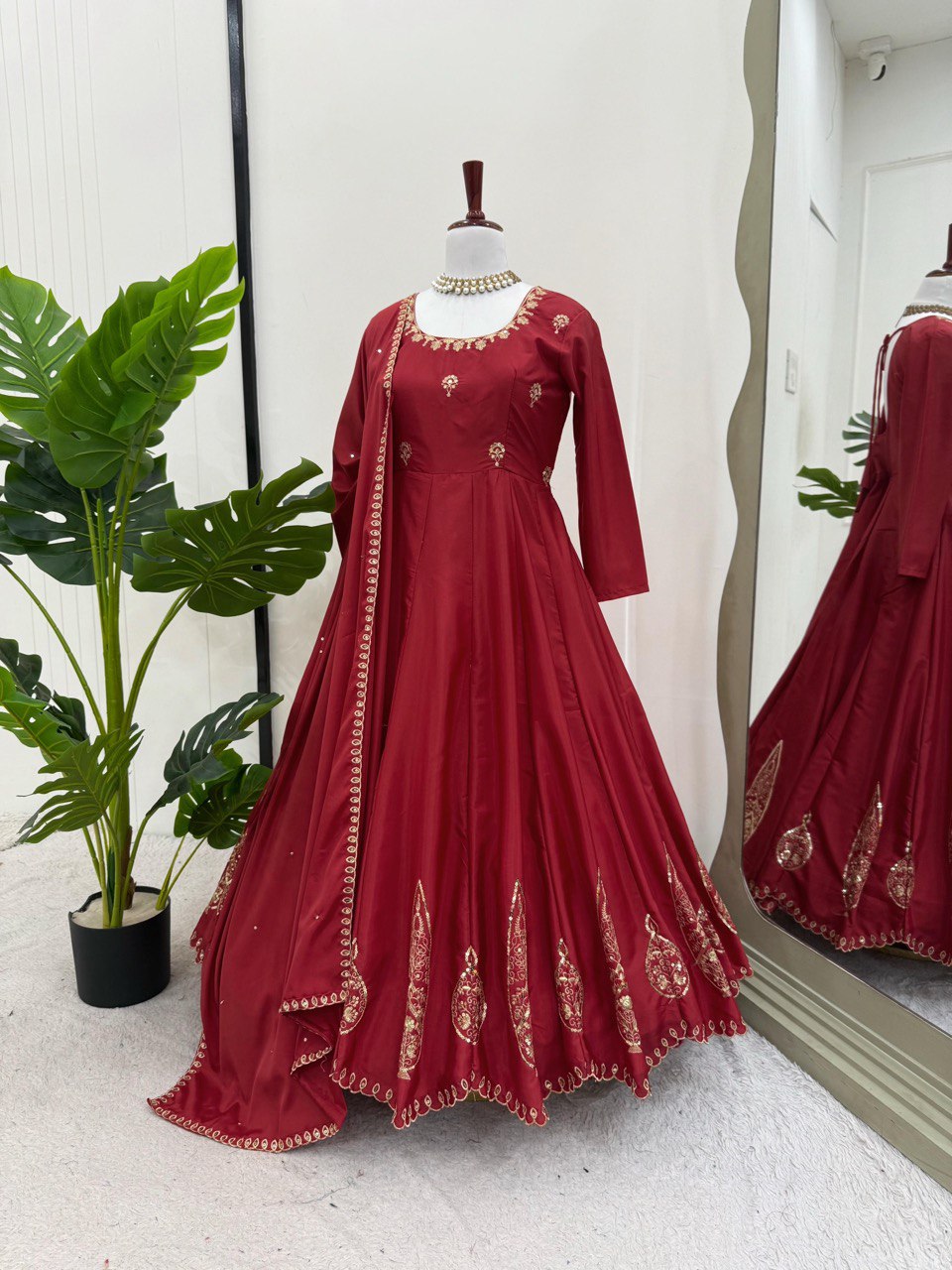 GRACEFUL DESIGNER ANARKALI SET IN NATURAL CREPE WITH THREAD & SEQUIN WORK