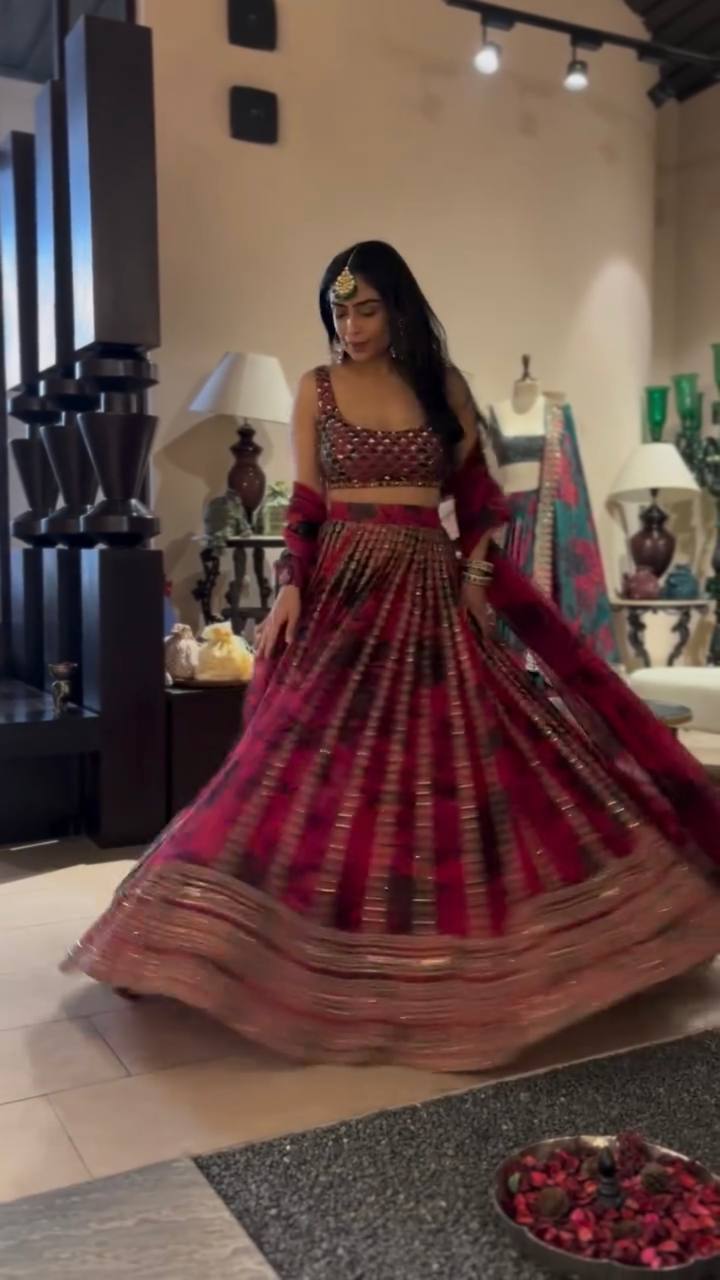 ELEGANT DESIGNER LEHENGA SET