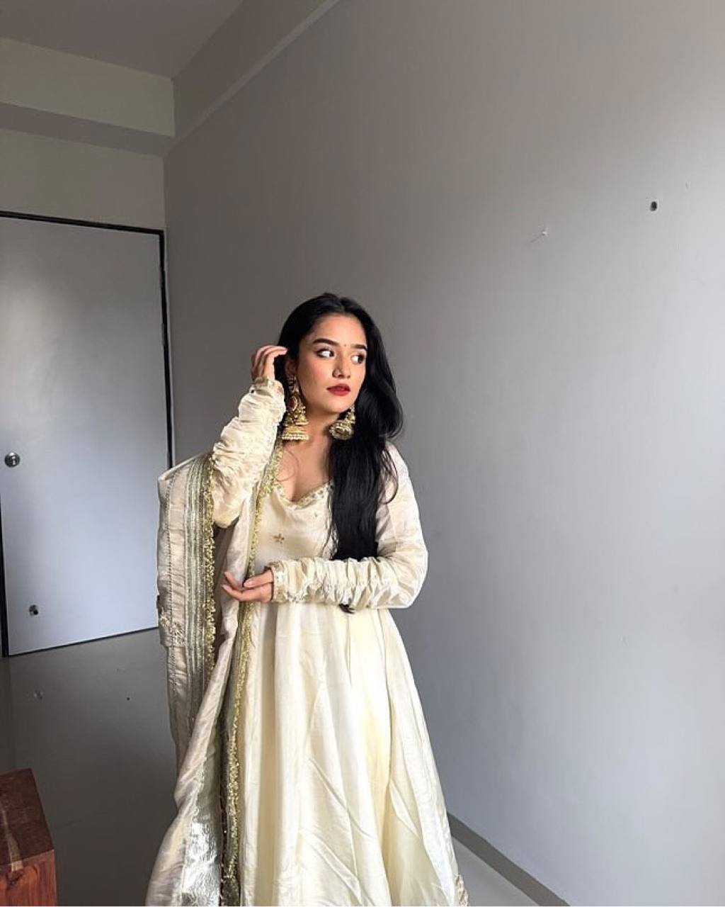 ELEGANT DESIGNER THREE-PIECE SET