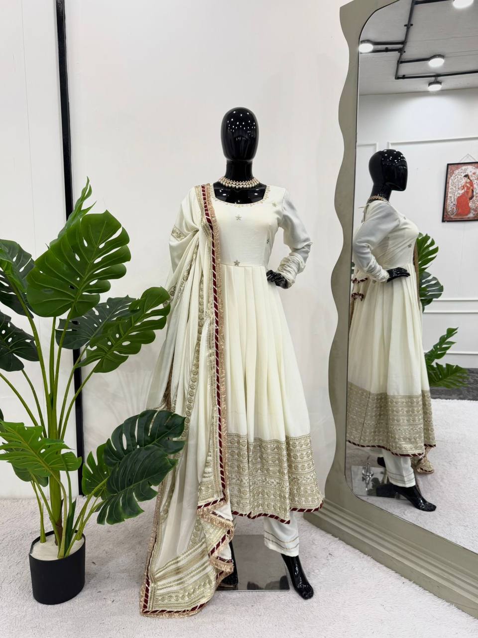 ELEGANT DESIGNER THREE-PIECE SET