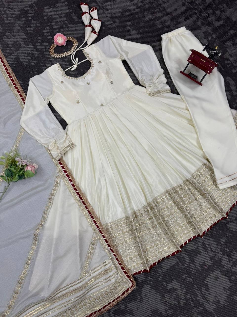 ELEGANT DESIGNER THREE-PIECE SET