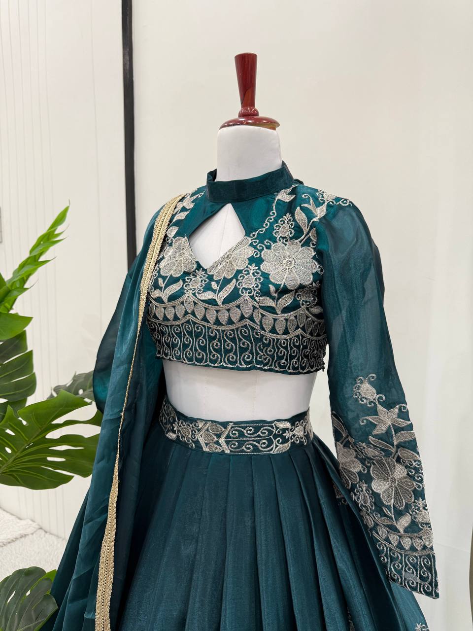 ELEGANT DESIGNER LEHENGA SET