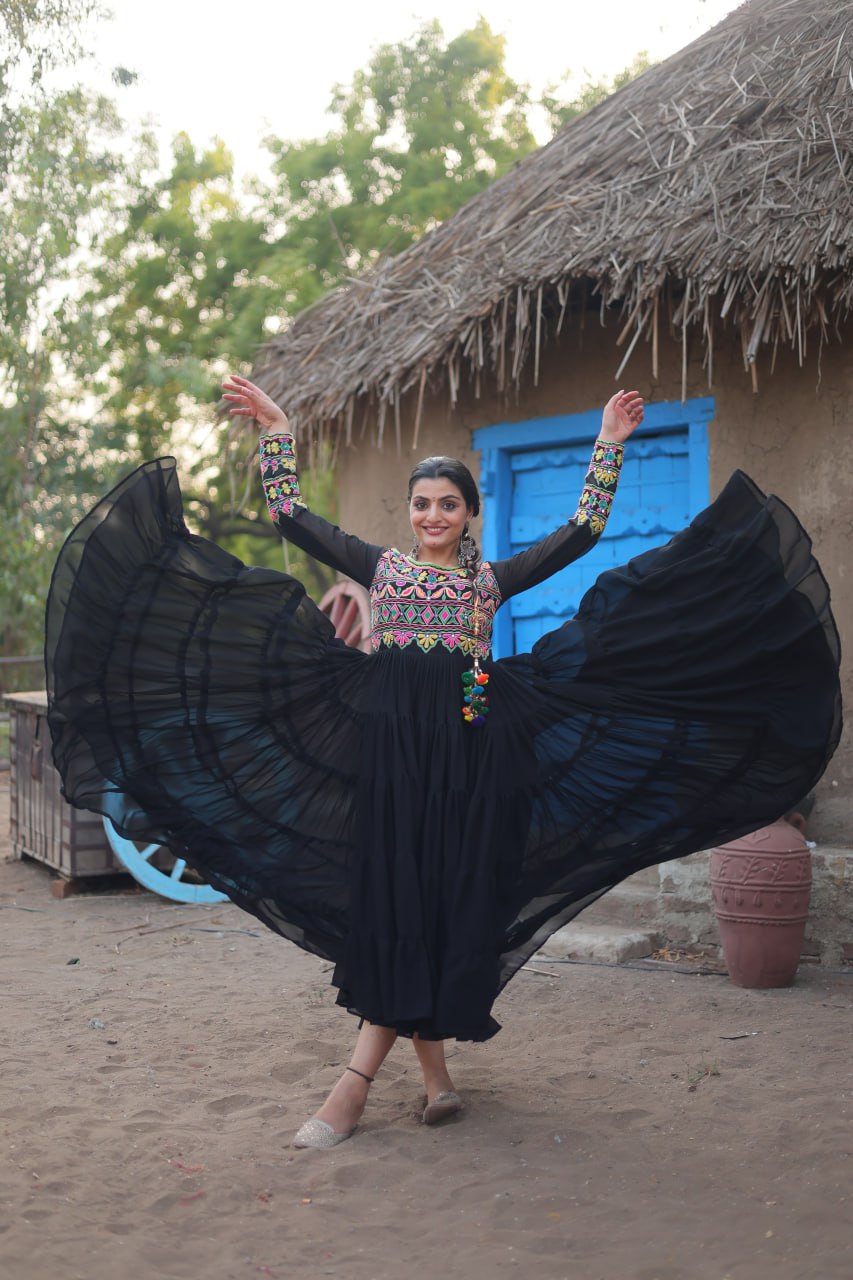EXQUISITE PARTYWEAR GOWN