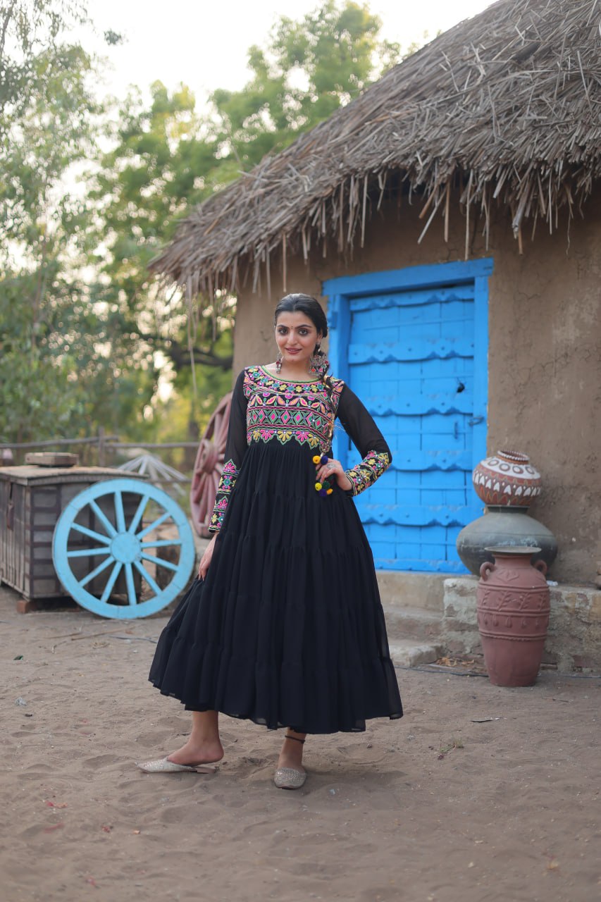 EXQUISITE PARTYWEAR GOWN