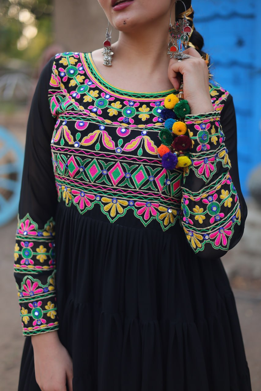 EXQUISITE PARTYWEAR GOWN