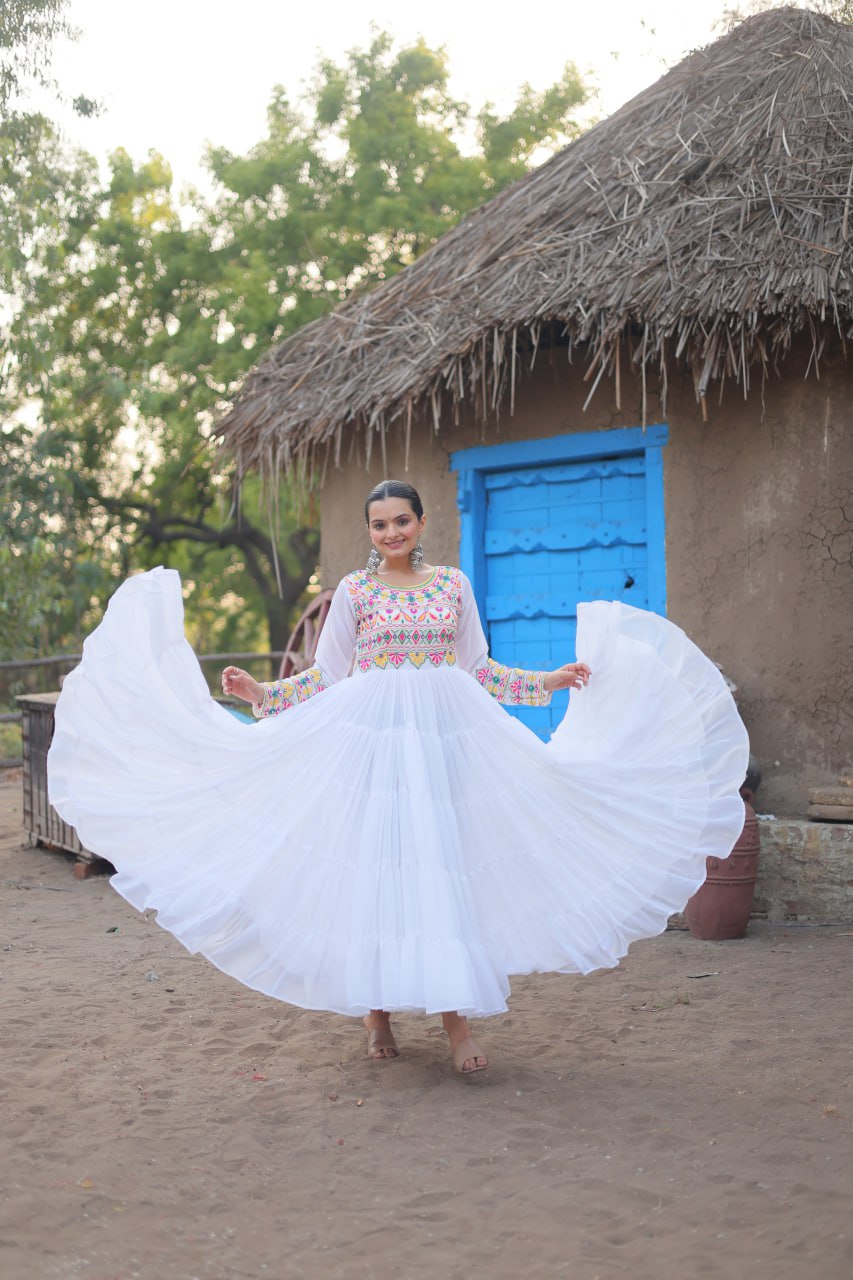 EXQUISITE PARTYWEAR GOWN