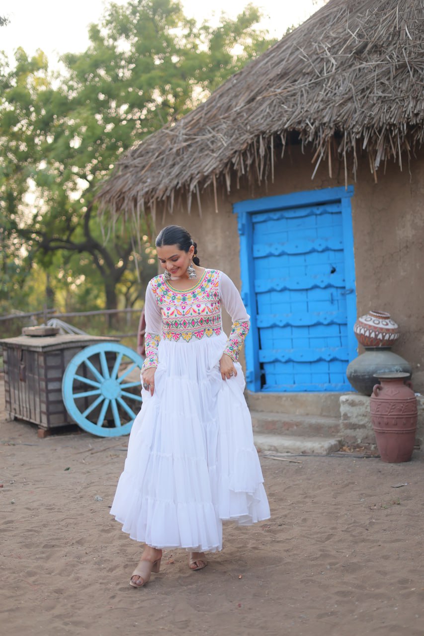 EXQUISITE PARTYWEAR GOWN