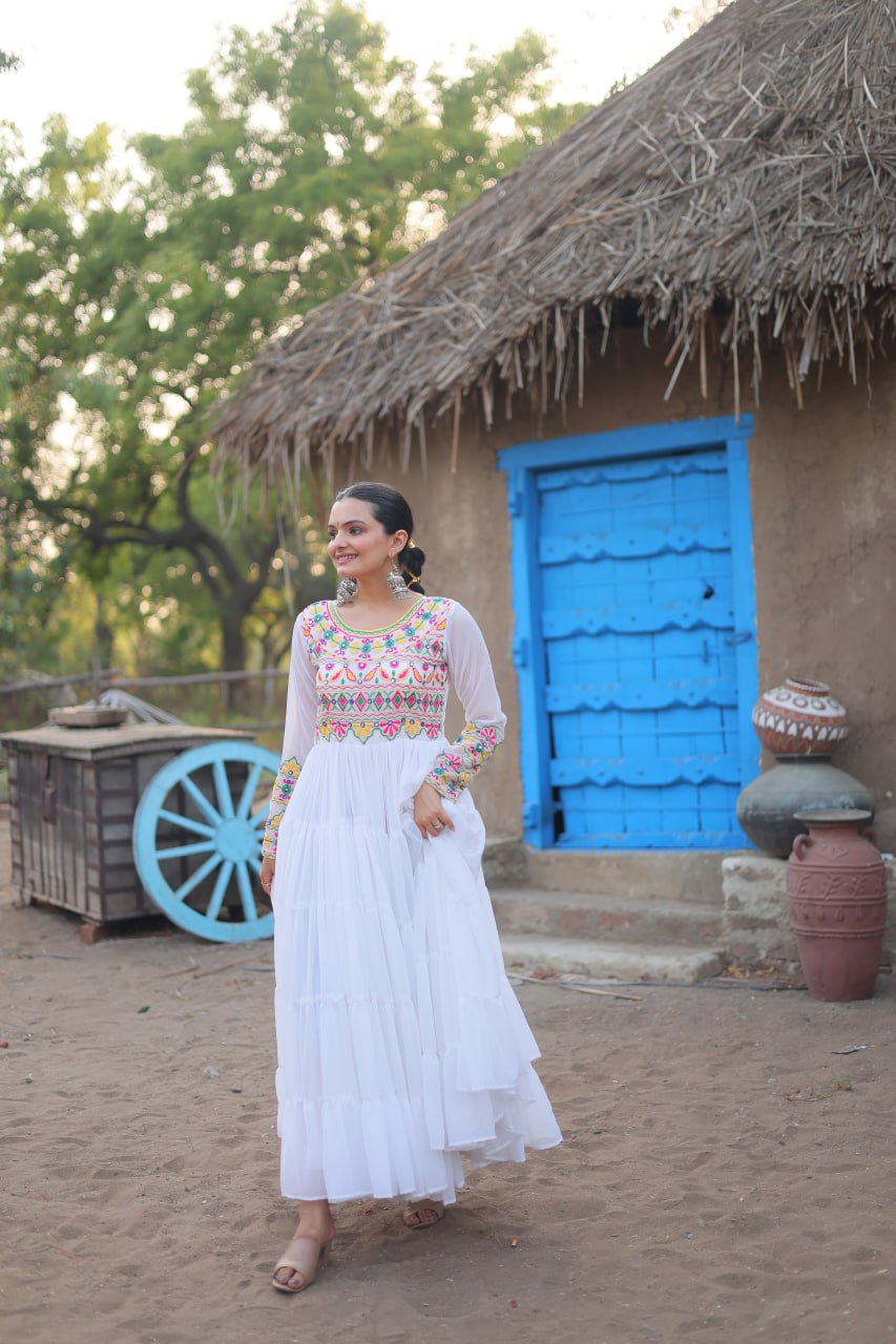 EXQUISITE PARTYWEAR GOWN