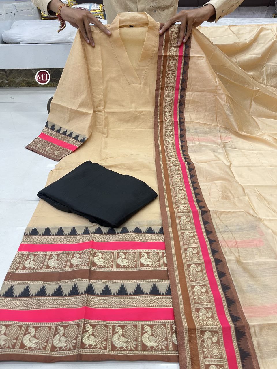 NEW ARRIVAL β RASBARI SUIT SET