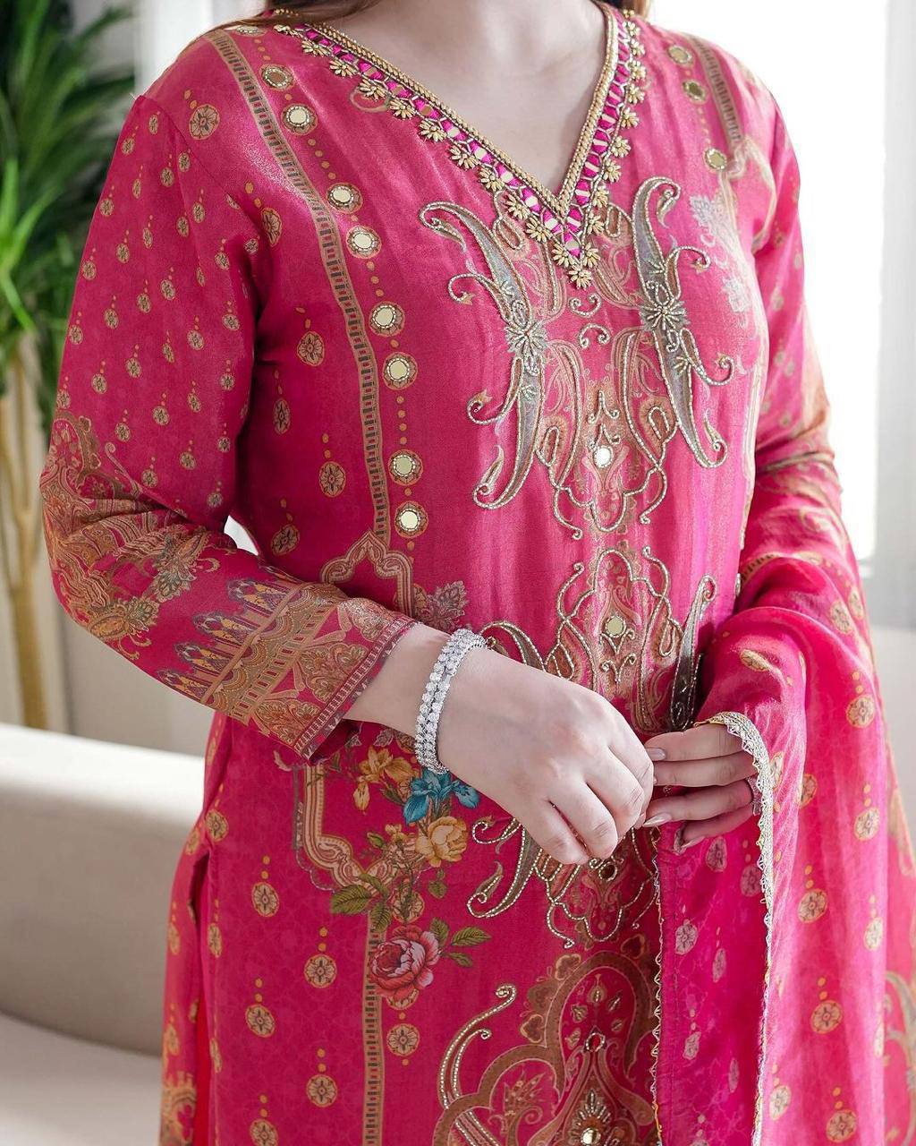 NEW ARRIVAL – 3-PIECE DESIGNER SUIT SET