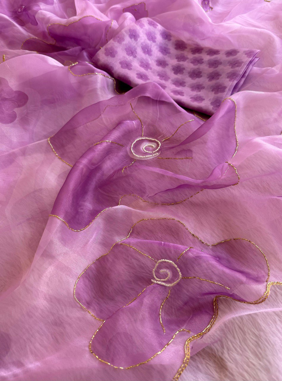 EXCLUSIVE DESIGNER ORGANZA SAREE β A FUSION OF GRACE & LUXURY