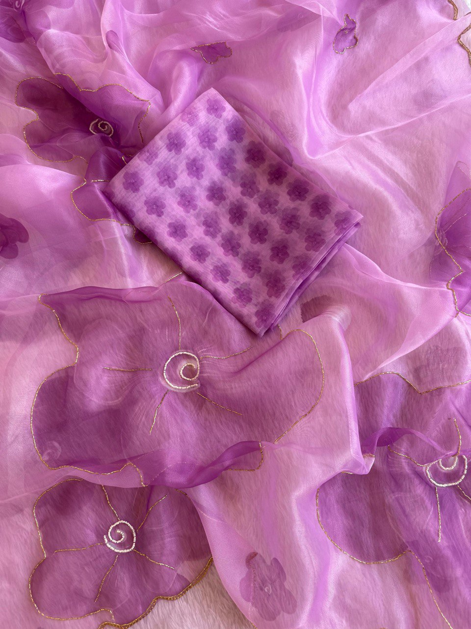 EXCLUSIVE DESIGNER ORGANZA SAREE β A FUSION OF GRACE & LUXURY