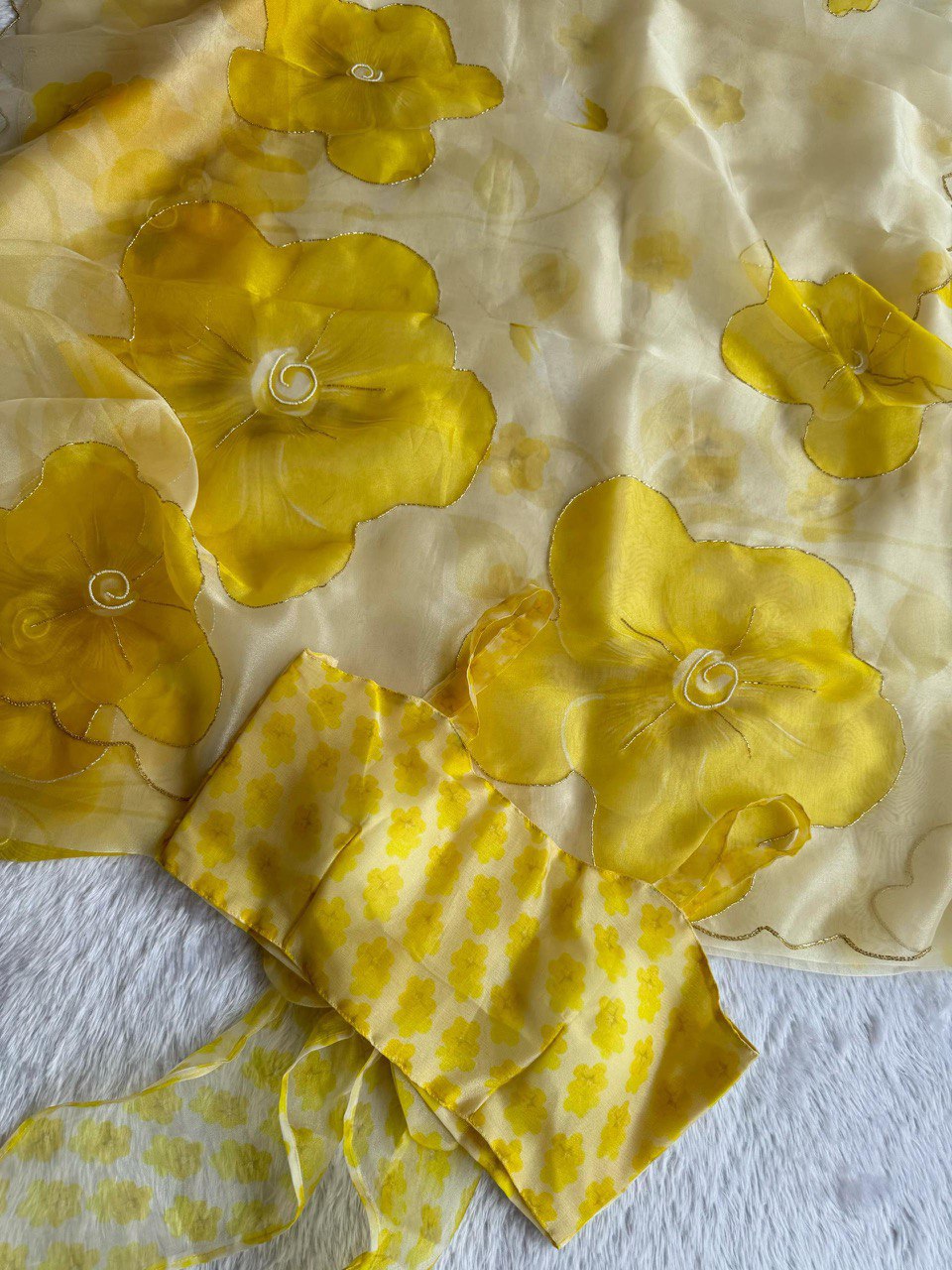 EXCLUSIVE LUXURY ORGANZA SAREE – A TIMELESS MASTERPIECE