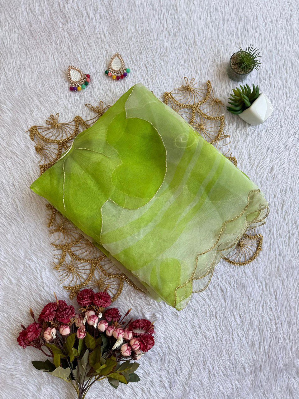 EXCLUSIVE HANDWORK ORGANZA SAREE β ELEGANCE REDEFINED