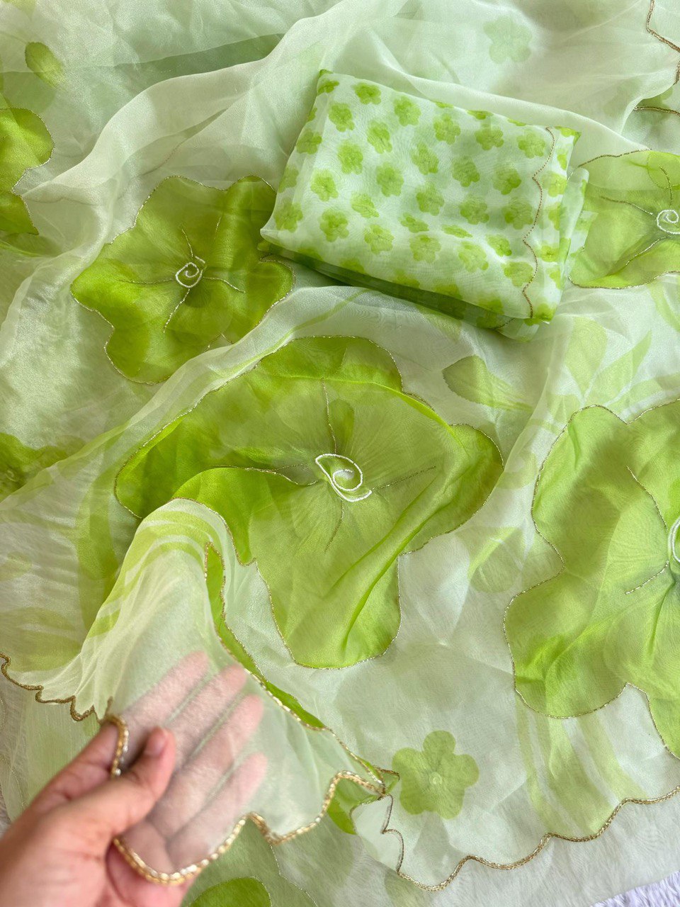EXCLUSIVE HANDWORK ORGANZA SAREE β ELEGANCE REDEFINED