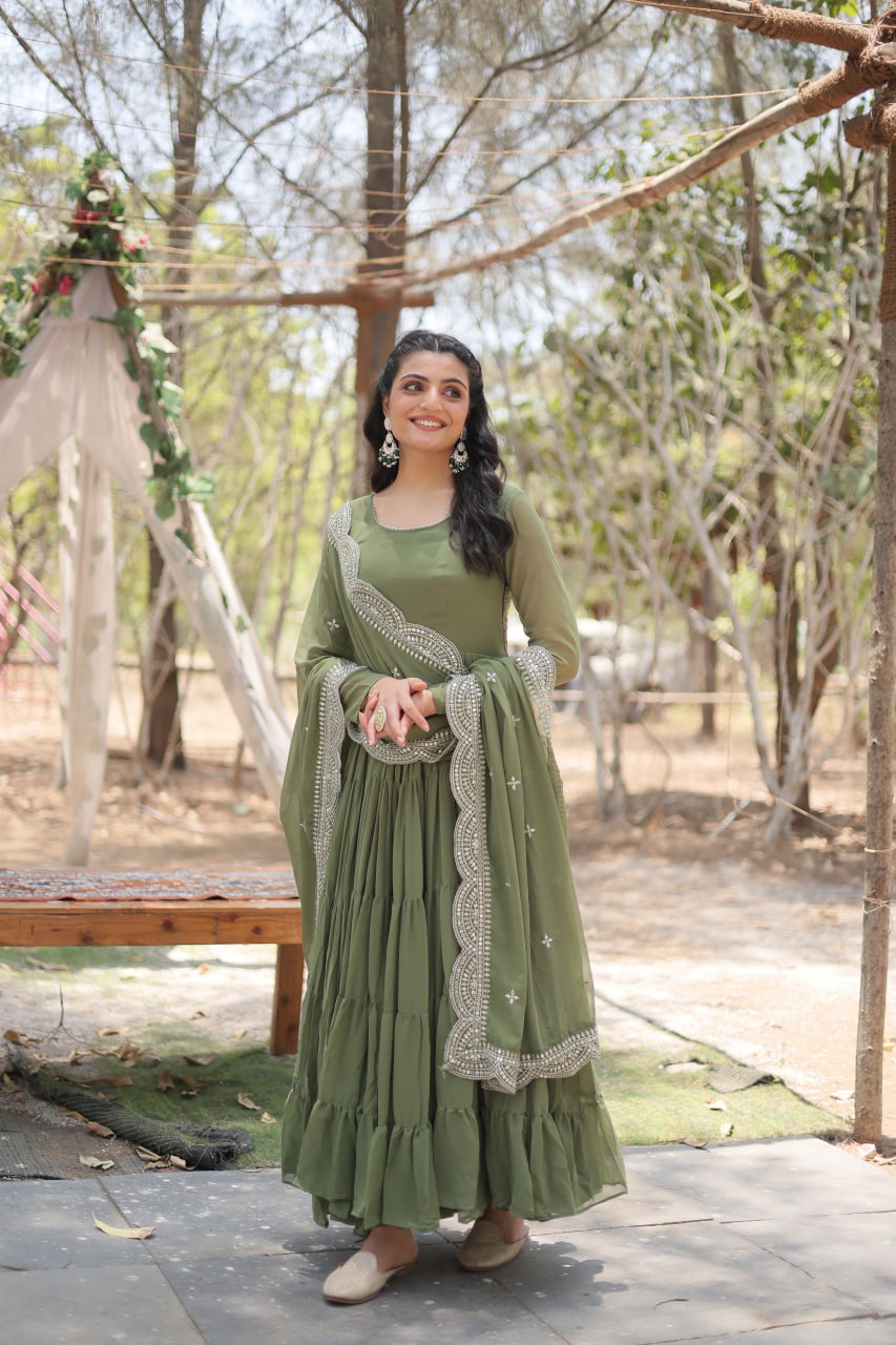 DESIRABLE WOMEN'S FULLY FLAIRED GOWN
