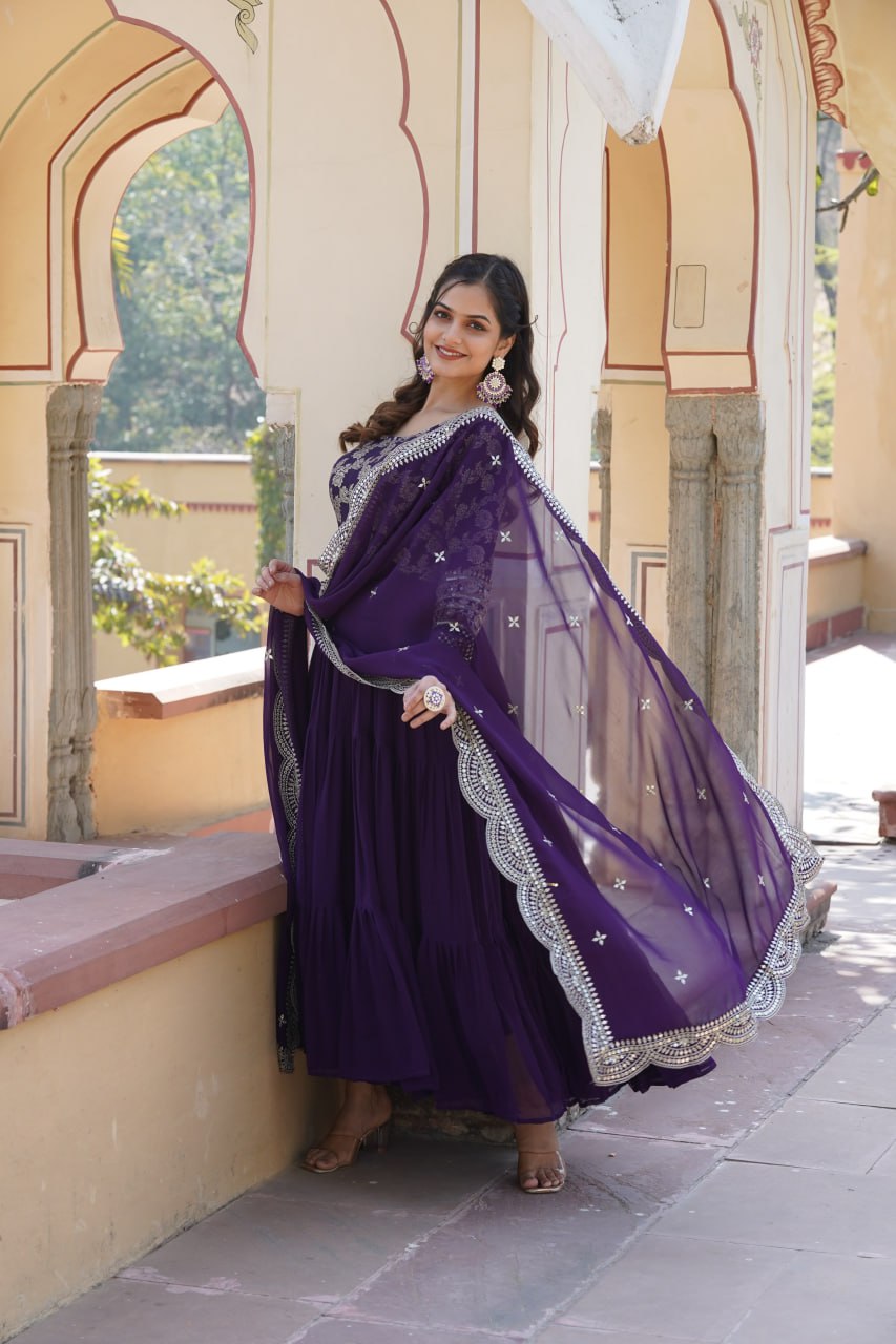 ELEGANT FAUX BLOOMING GOWN WITH VISCOSE DYABLE JACQUARD & SEQUINS EMBROIDERY ā A PERFECT FUSION OF TRADITION & STYLE š