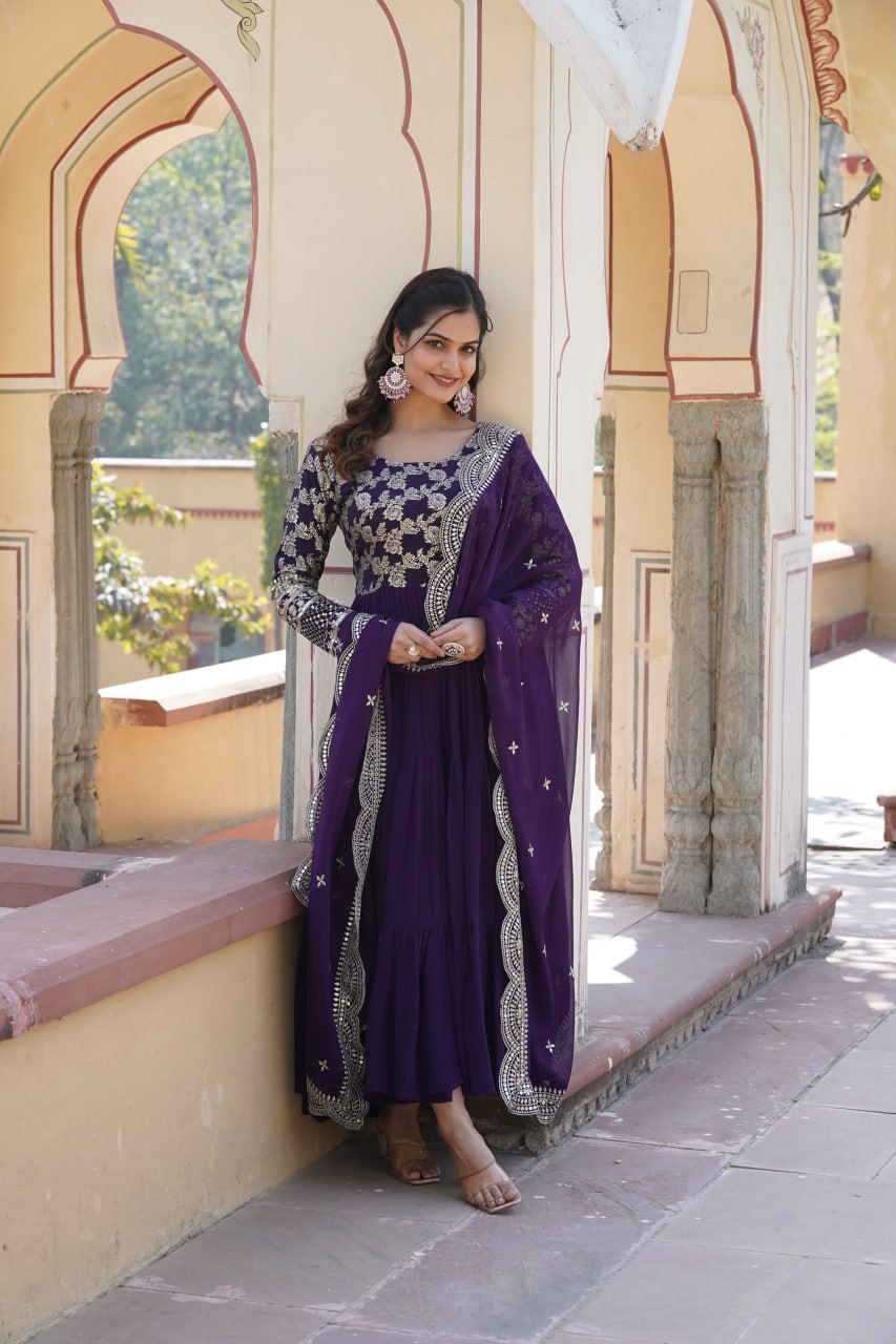ELEGANT FAUX BLOOMING GOWN WITH VISCOSE DYABLE JACQUARD & SEQUINS EMBROIDERY ā A PERFECT FUSION OF TRADITION & STYLE š