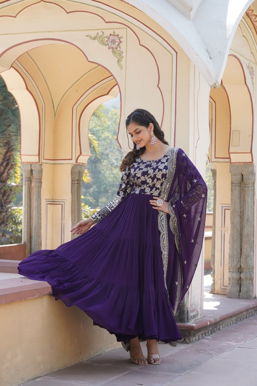 ELEGANT FAUX BLOOMING GOWN WITH VISCOSE DYABLE JACQUARD & SEQUINS EMBROIDERY ā A PERFECT FUSION OF TRADITION & STYLE š