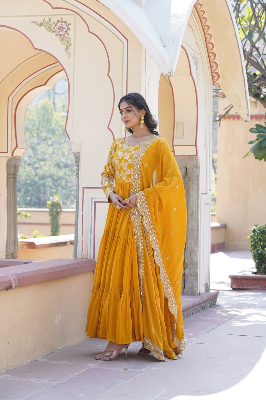 ELEGANT FAUX BLOOMING GOWN WITH VISCOSE DYABLE JACQUARD & SEQUINS EMBROIDERY ā A PERFECT FUSION OF TRADITION & STYLE š