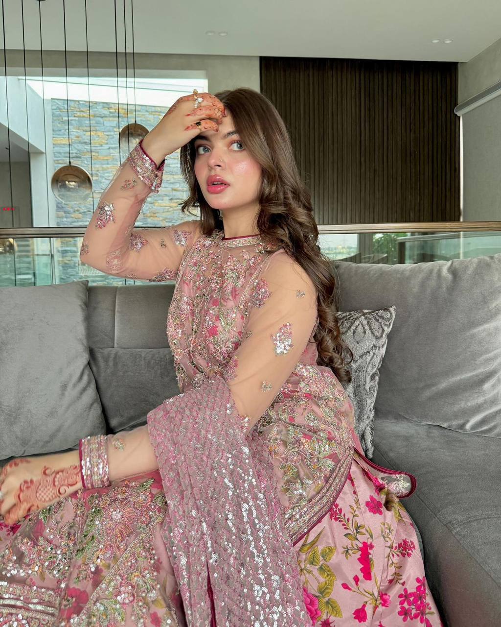 LUXURIOUS BUTTERFLY NET & AMERICAN SILK GOWN SET