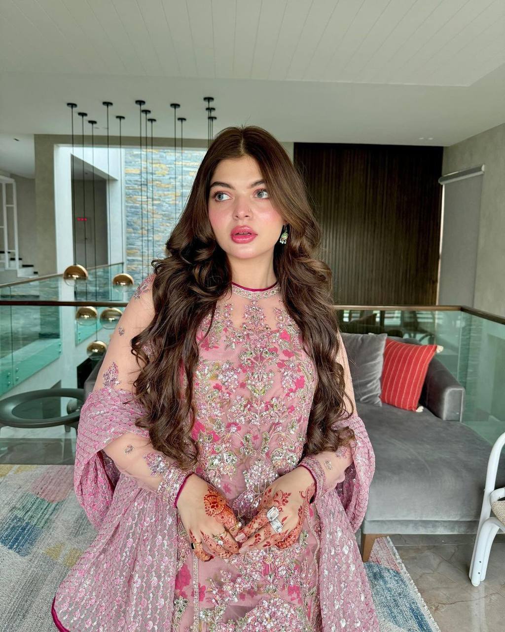 LUXURIOUS BUTTERFLY NET & AMERICAN SILK GOWN SET