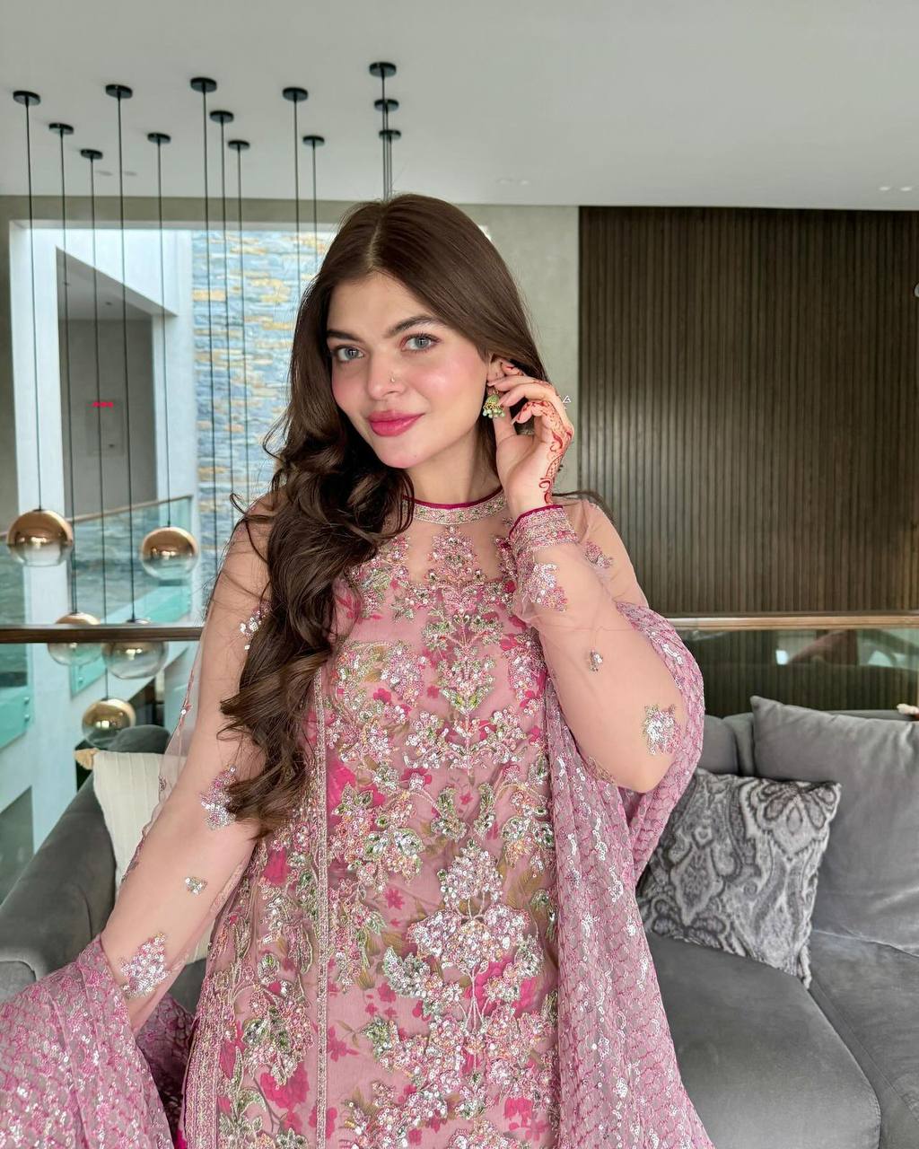 LUXURIOUS BUTTERFLY NET & AMERICAN SILK GOWN SET