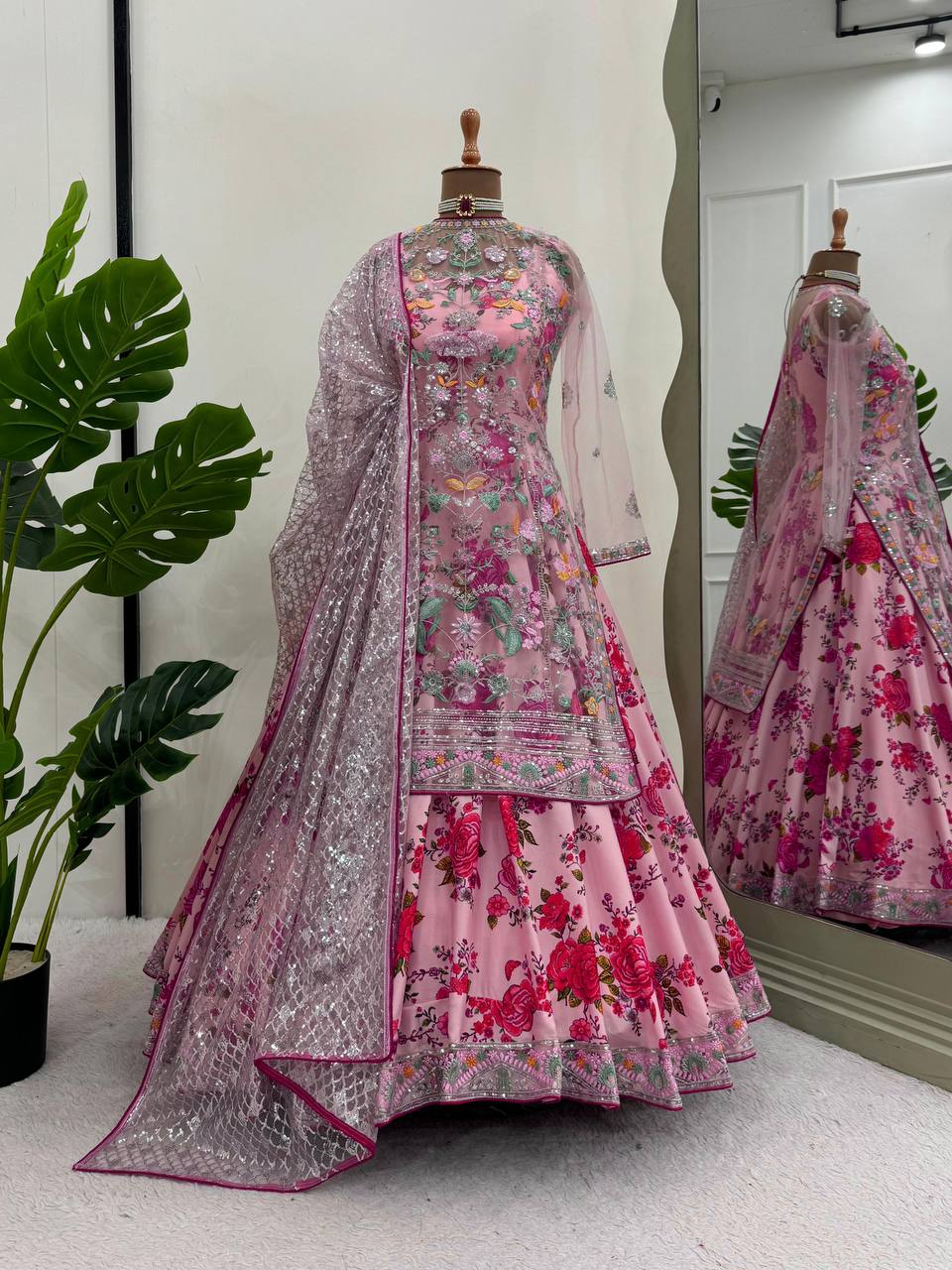 LUXURIOUS BUTTERFLY NET & AMERICAN SILK GOWN SET