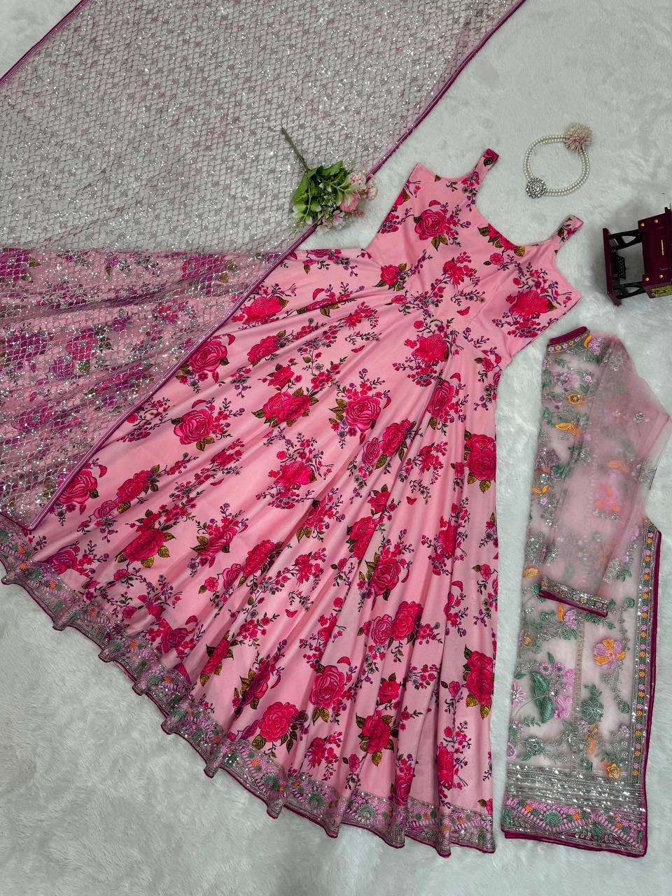 LUXURIOUS BUTTERFLY NET & AMERICAN SILK GOWN SET