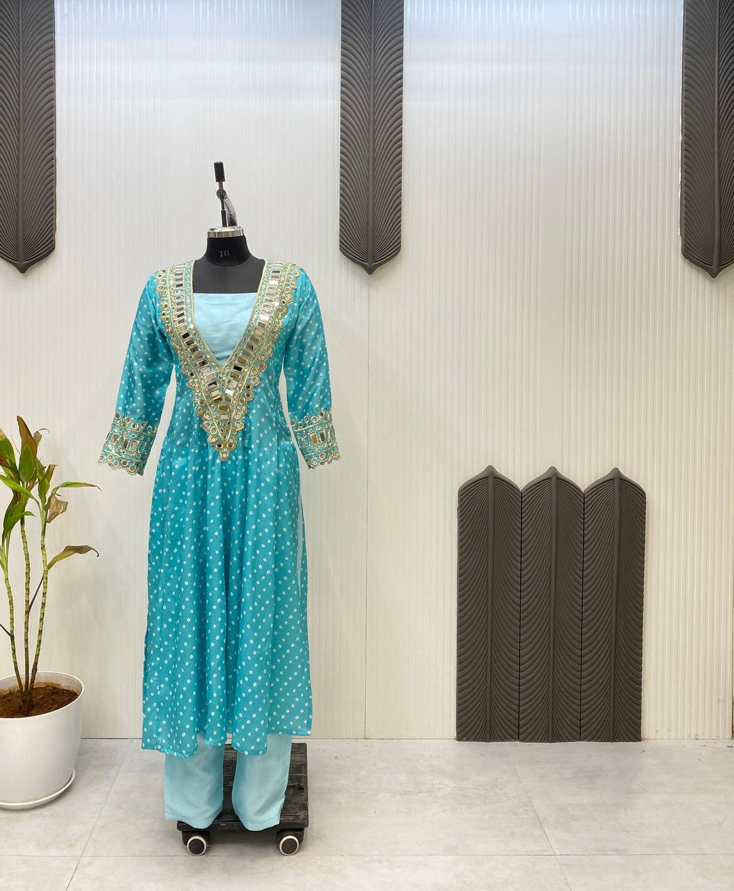 NEW TRENDY THREE-PIECE READY-TO-WEAR KURTA PANT SET WITH TUBE BLOUSE