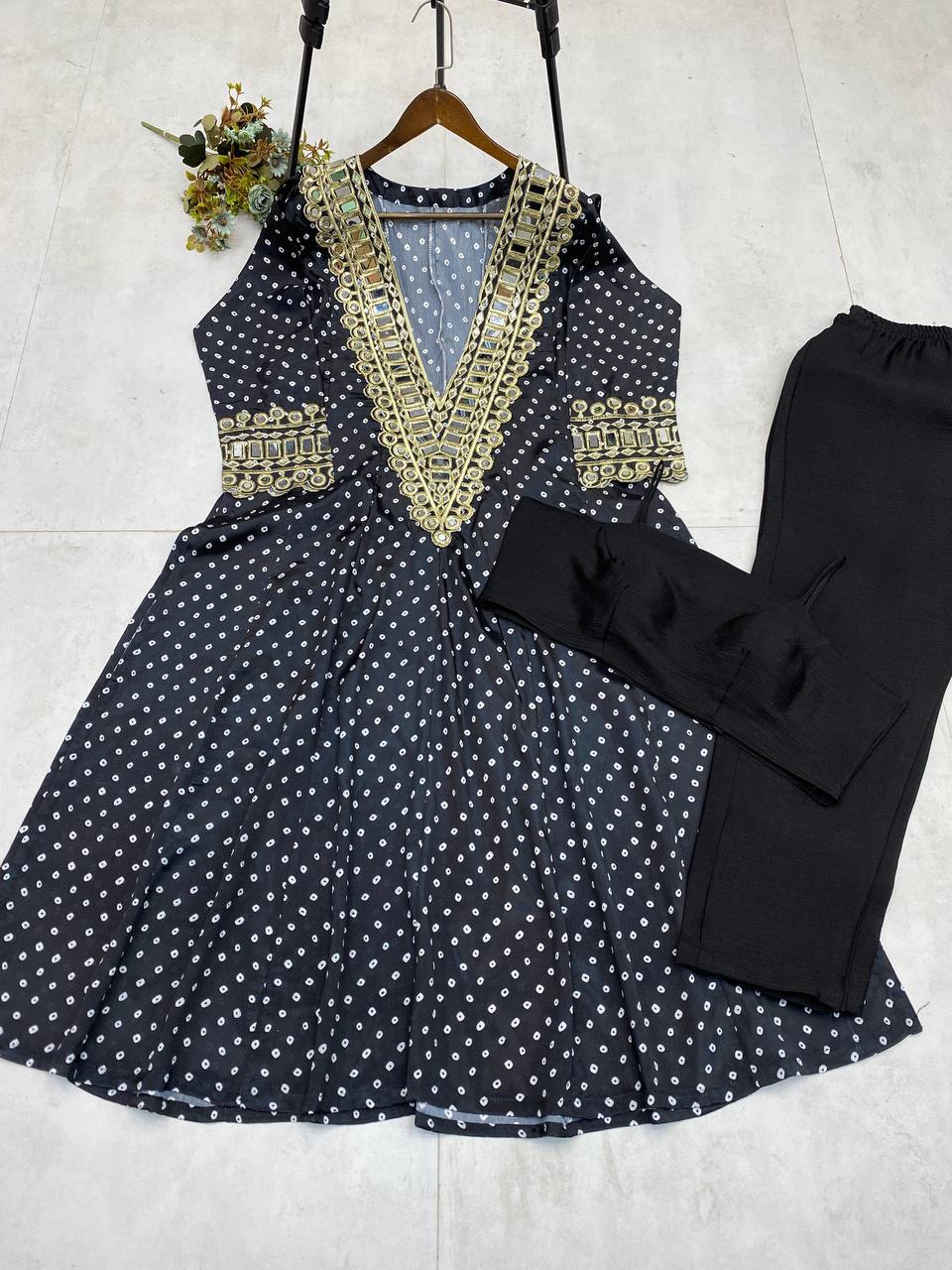 NEW TRENDY THREE-PIECE READY-TO-WEAR KURTA PANT SET WITH TUBE BLOUSE