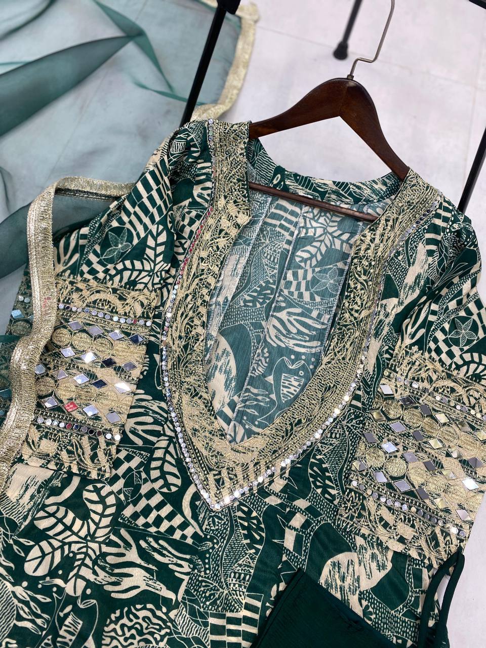 NEW TRENDY FOUR-PIECE INDO-WESTERN SET – TOP, BOTTOM, BLOUSE & DUPATTA