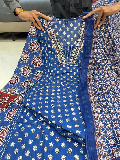PREMIUM MAL COTTON KURTI PLAZO DUPATTA SET WITH HANDWORK NECK DETAILING