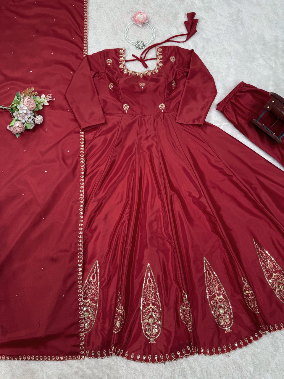 GRACEFUL DESIGNER ANARKALI SET IN NATURAL CREPE WITH THREAD & SEQUIN WORK