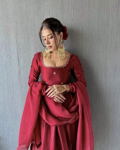 GRACEFUL DESIGNER ANARKALI SET IN NATURAL CREPE WITH THREAD & SEQUIN WORK
