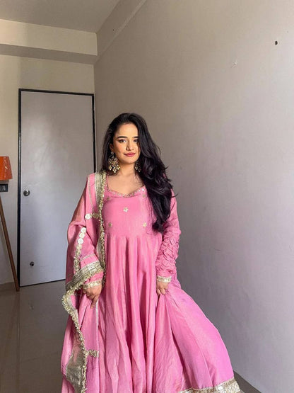 ELEGANT DESIGNER THREE-PIECE SET