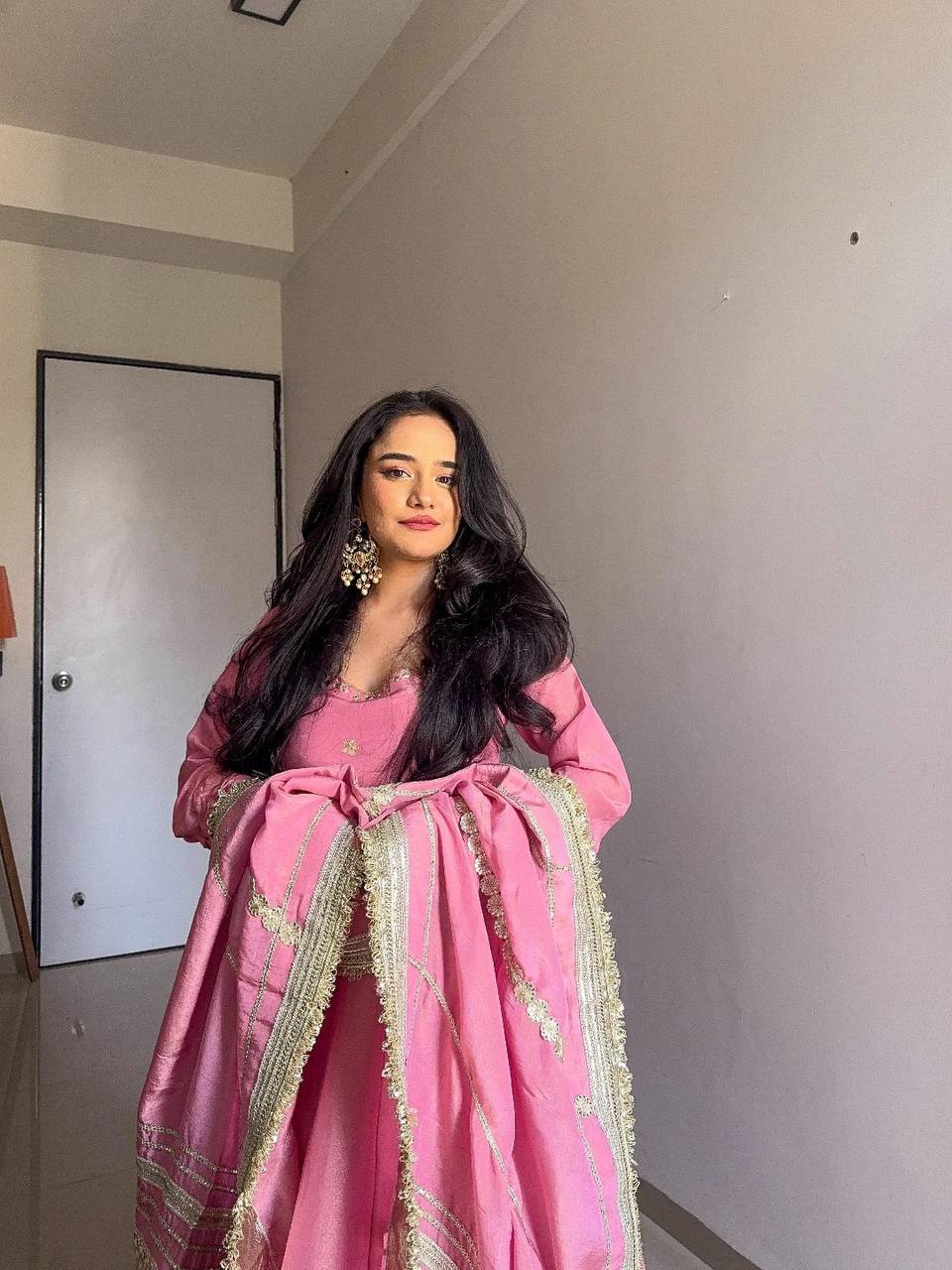 ELEGANT DESIGNER THREE-PIECE SET