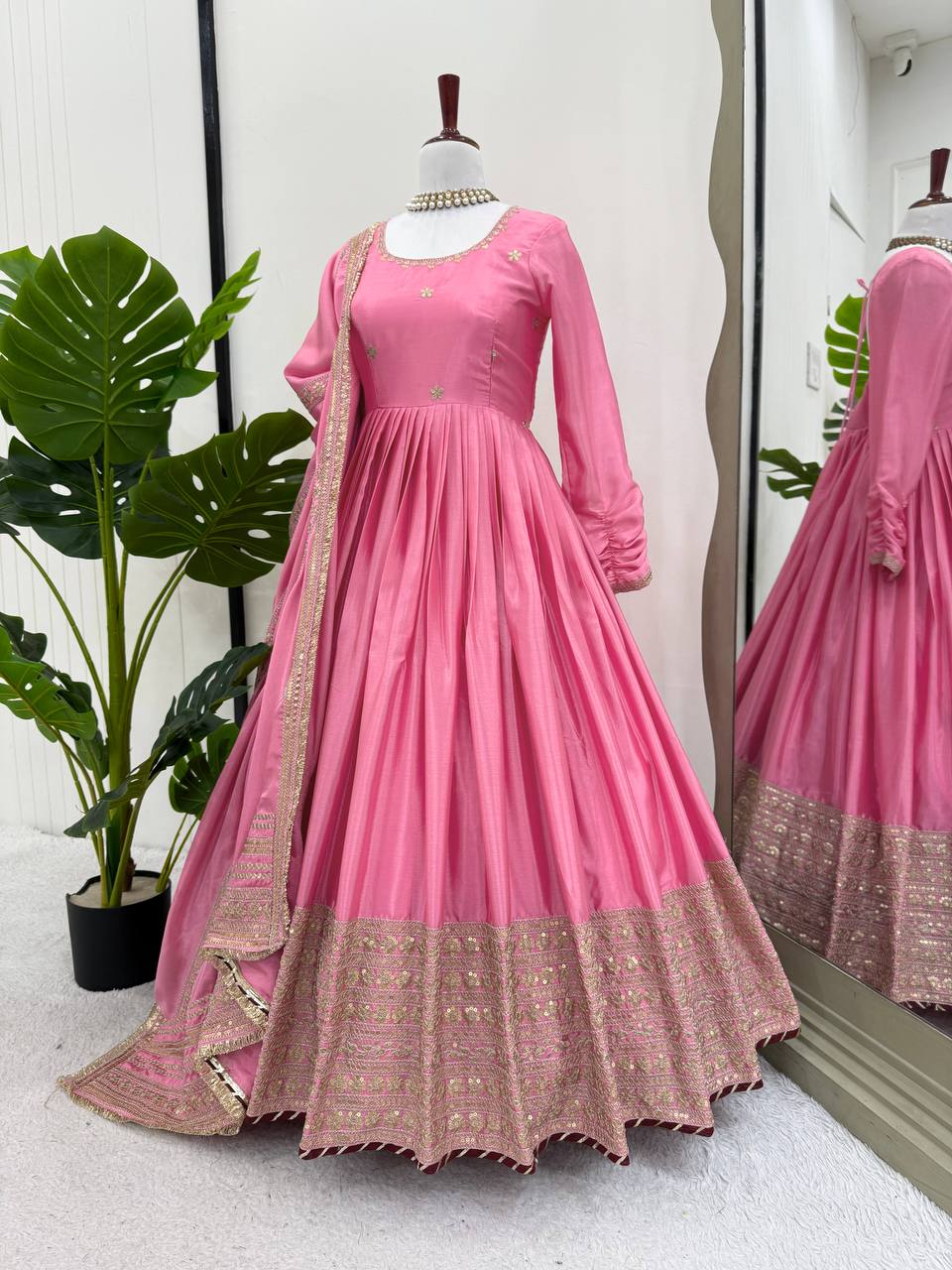 ELEGANT DESIGNER THREE-PIECE SET