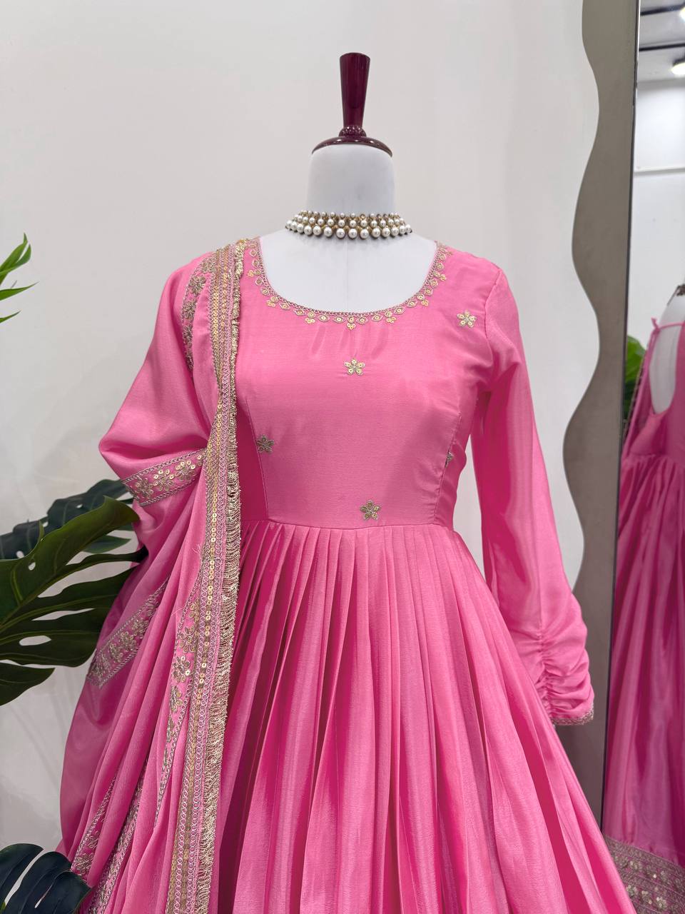 ELEGANT DESIGNER THREE-PIECE SET