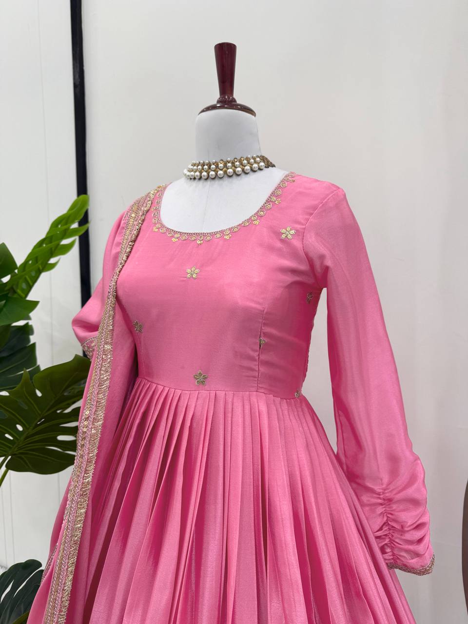 ELEGANT DESIGNER THREE-PIECE SET