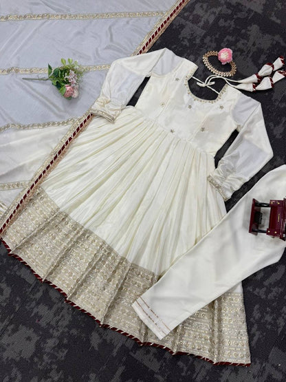 ELEGANT DESIGNER THREE-PIECE SET
