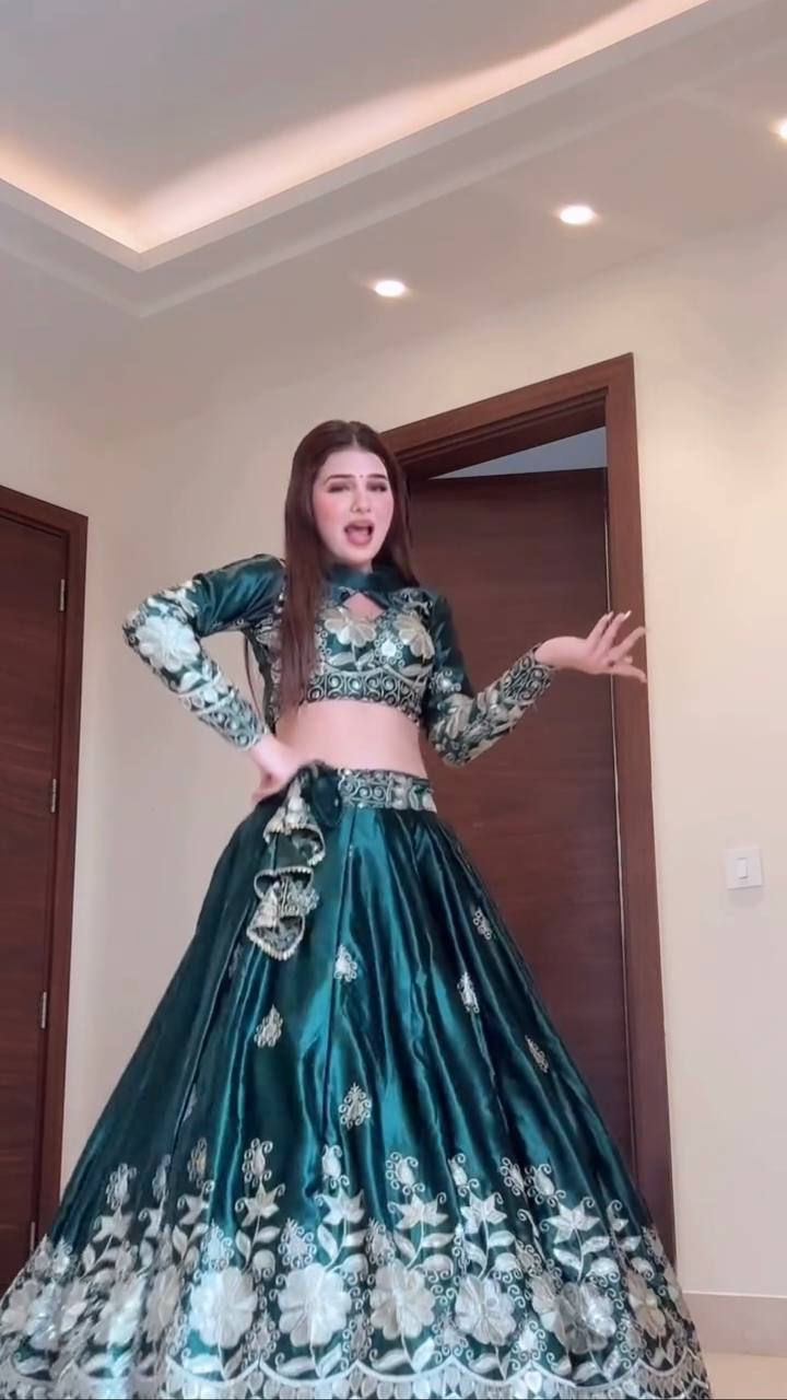 ELEGANT DESIGNER LEHENGA SET