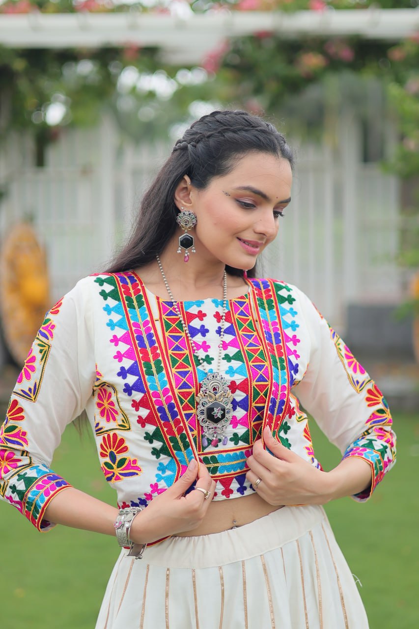 NAVRATRI LEHENGA CHOLI COLLECTIONS – 2025
