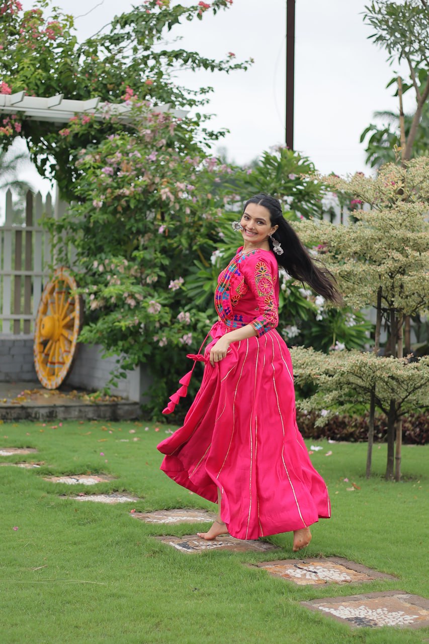 NAVRATRI LEHENGA CHOLI COLLECTIONS – 2025