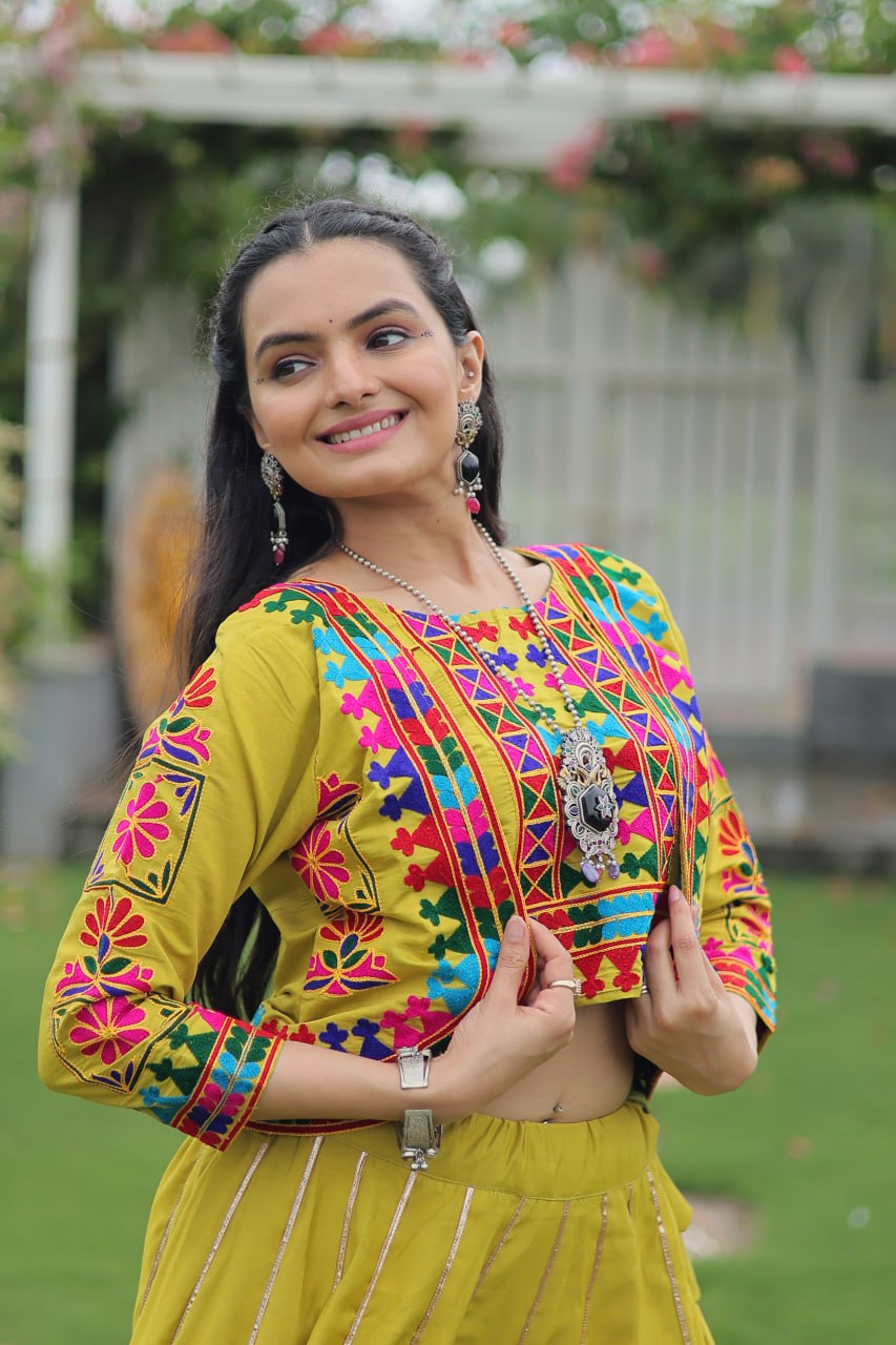 NAVRATRI LEHENGA CHOLI COLLECTIONS – 2025