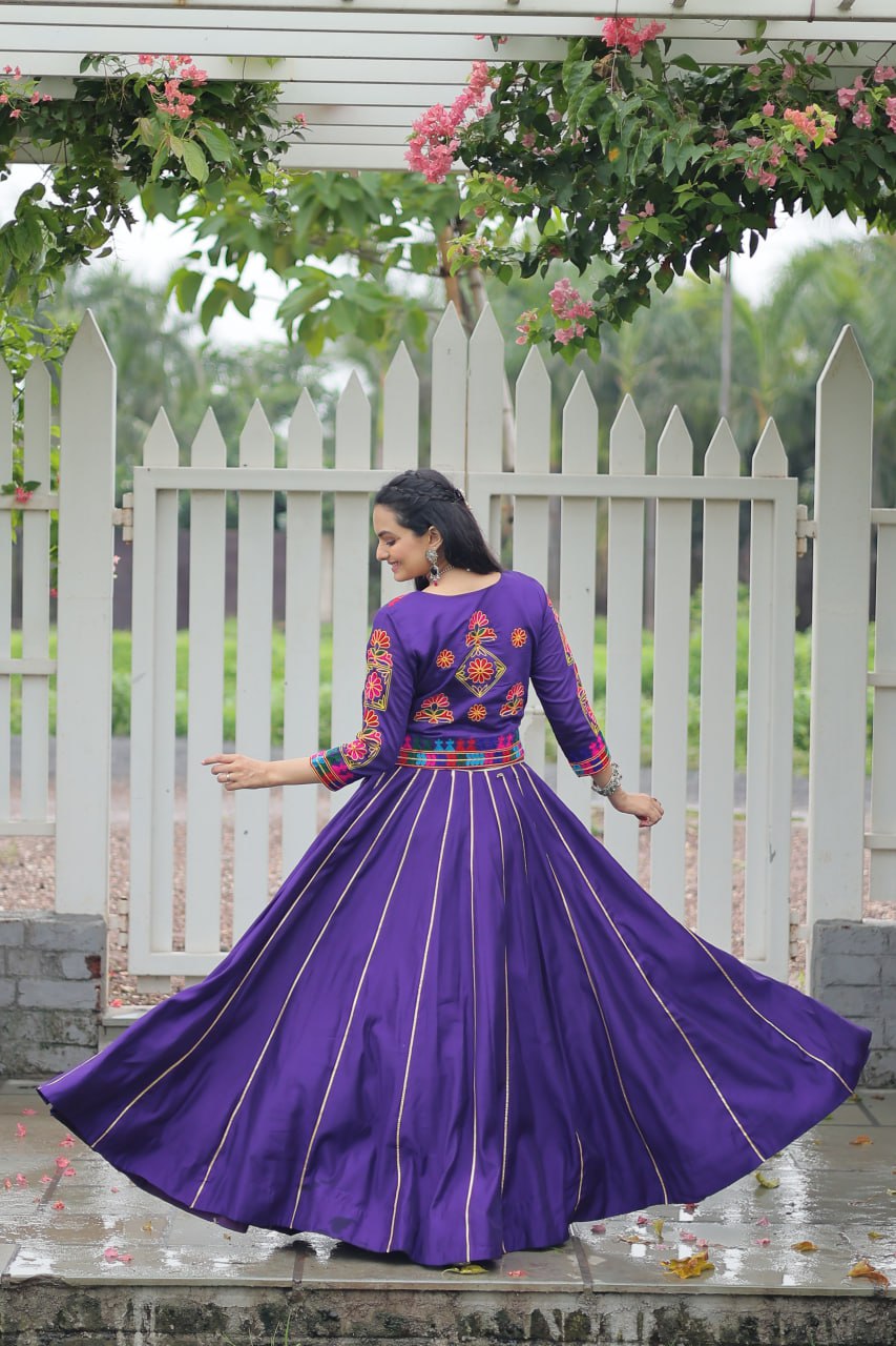 NAVRATRI LEHENGA CHOLI COLLECTIONS – 2025