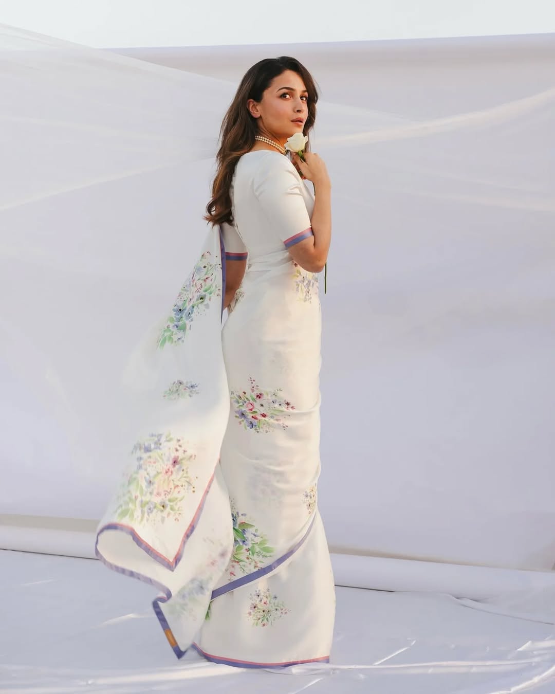 EXCLUSIVE ALIA BHATT - INSPIRED CREAMY LINEN DIGITAL PRINTED SAREE