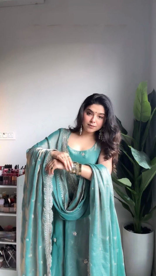 ELEGANT DESIGNER GOWN SET - PREMIUM FESTIVE WEAR