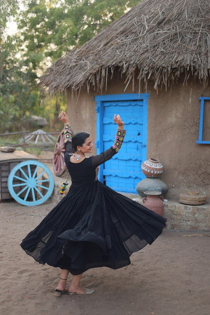 EXQUISITE PARTYWEAR GOWN